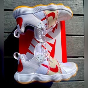 Nike React HyperSet /Women’s indoor Court Volleyball Shoe/ U.S. Size 7